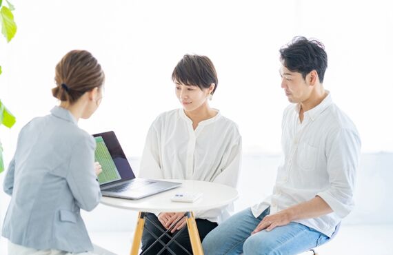 住み替えを検討しているのですが、転職したばかりで住宅ローンが借りられますか。